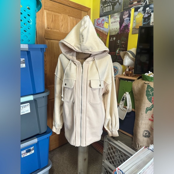 NWOT HOODED LIGHTWEIGHT JACKET - Picture 4 of 16